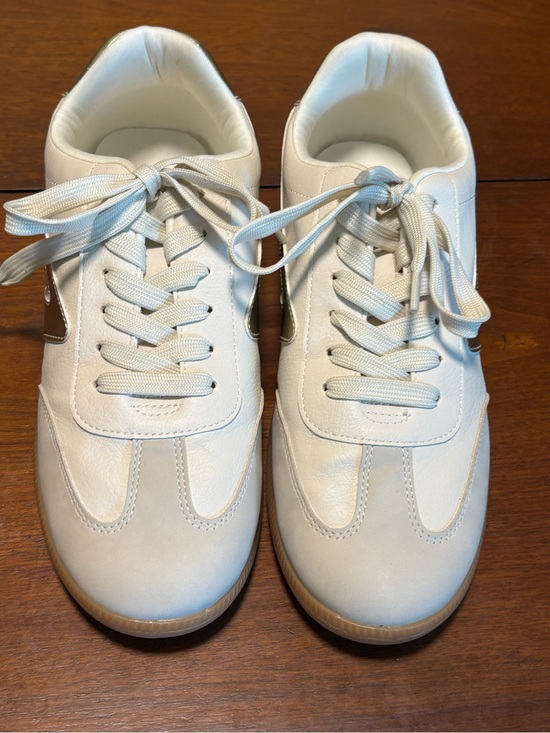 DV by Dolce Vita Shoes - Dolce Vita Women’s Retro Fashion Sneakers White /Gold Size 9
